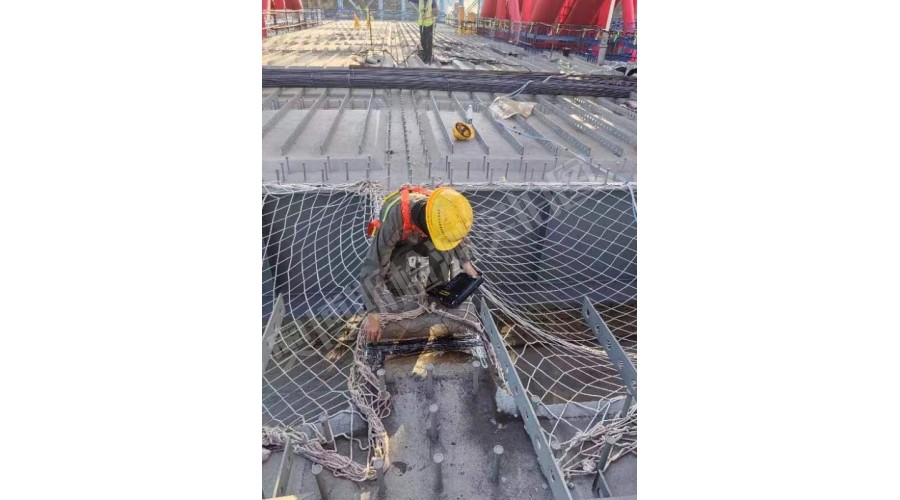 橋梁焊縫質(zhì)量無損檢測(cè)現(xiàn)場(chǎng)作業(yè)